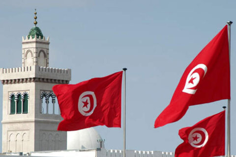 رئیس‌جمهوری تونس حکم برکناری نخست‌وزیر، وزیران دفاع و دادگستری را صادر کرد