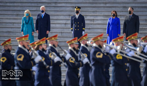 حضور بایدن و همسرش در یک رژه نظامی افتخاری در کاخ ریاست جمهوری