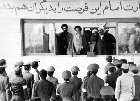 ۱۹ بهمن ۱۳۵۷؛ اعلام حمایت همافران نیروی هوایی ارتش از امام خمینی (ره)