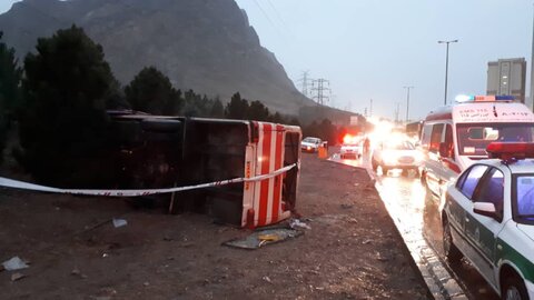 وقوع ۴۴ واژگونی خودرو در جاده‌های اصفهان/عدم توجه به جلو بیشترین علت تصادفات
