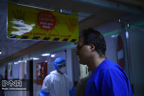 دکتر کاظمیان رئیس بخش ICU بیمارستان یکی از این رزمندگان است