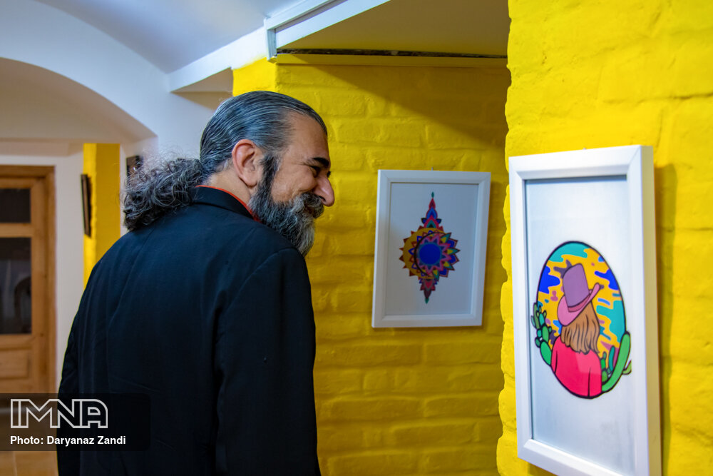 بازدید حسین پرنیا از عمارت هنرمند