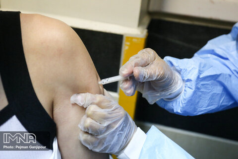 اولین واکسیناسیون کرونا در اصفهان