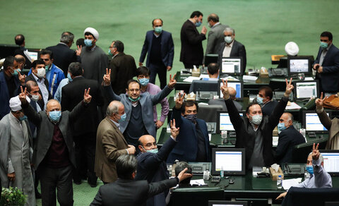 مردم بصیر ایران در حماسه ۹ دی بلوغ فکری خود را به رخ دنیا کشیدند
