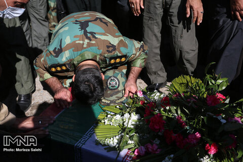 تشییع وخاکسپاری شهید گمنام در پایگاه هوایی شهید وطن پور