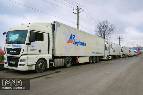 صف های طولانی کامیون های ترانزیتی در مرز آستارا
