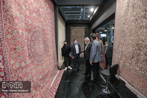 بازدید شهردار و رئیس شورای اسلامی شهر اصفهان از نمایشگاه فرش دستباف