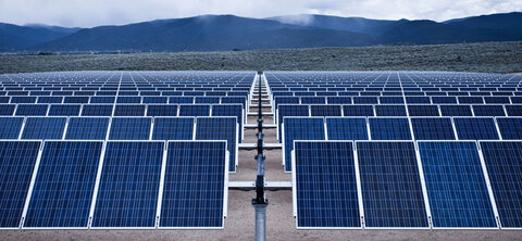 امضا قرارداد تولید ۲ هزار مگاوات برق خورشیدی بین عراق و امارات