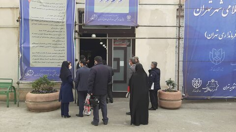 صف شلوغ ثبت‌نام شوراهای شهر تهران