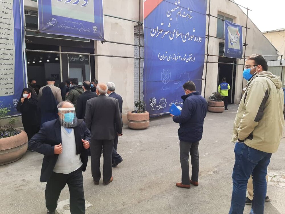 صف شلوغ ثبت‌نام شوراهای شهر تهران