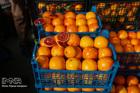 بازار میوه شب عید