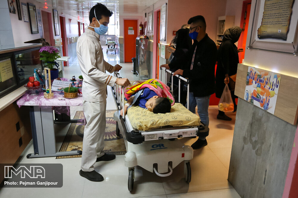 بیمارستان‌های دولتی کودکان زیر ۷ سال را رایگان درمان می‌کنند