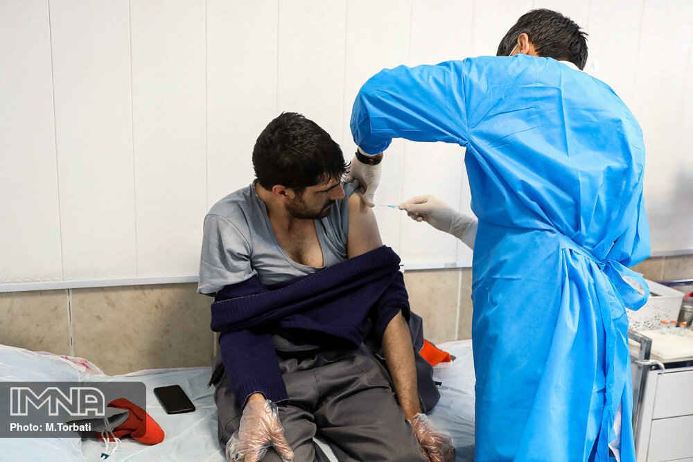 ۴۸ پاکبان شهرداری لاهیجان در مقابل کرونا واکسینه شدند