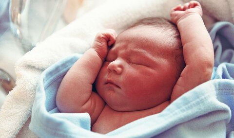شیردهی مادر موجب انتقال کرونا به نوزاد نمی‌شود/عوارض کرونا در زنان باردار واکسینه نشده
