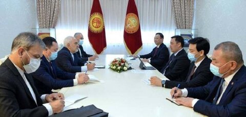تاکید ظریف و رئیس جمهور قرقیزستان بر لزوم گسترش همکاری‌های دوجانبه
