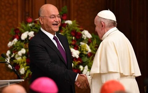 سفیر واتیکان نامه پاپ فرانسیس را به رئیس جمهوری عراق تقدیم کرد