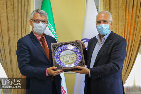 دیدار شهردار اصفهان‎ با سفیر صربستان