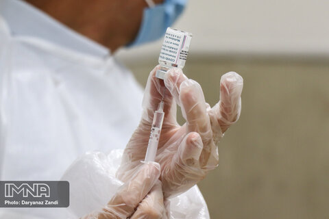 کارآزمایی بالینی واکسن مشترک ایران و کوبا در اصفهان آغاز شد