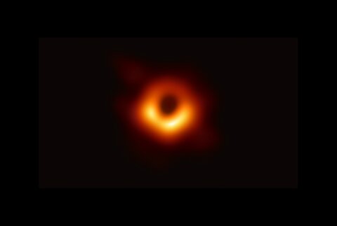 کشف نور در پشت یک سیاهچاله برای اولین بار