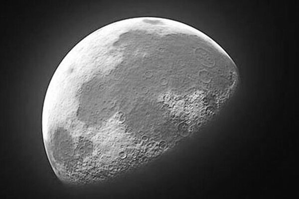 پدیده ابرماه با عنوان «ماه صورتی»