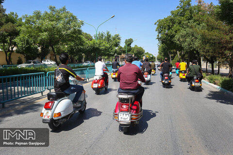 اصفهان گردی با موتورهای وسپا 