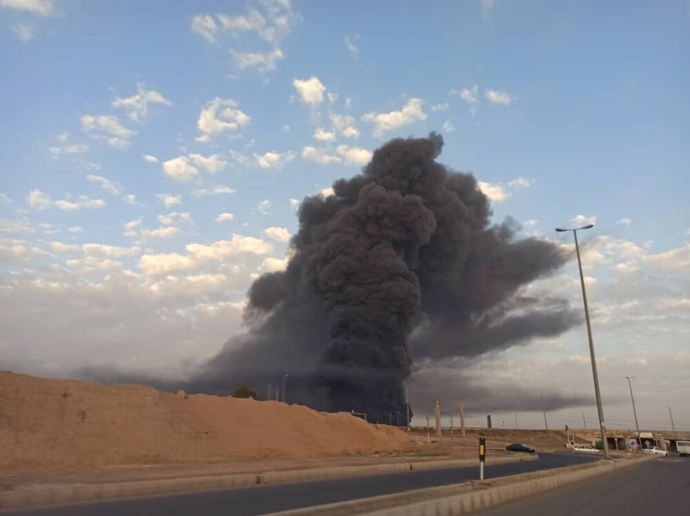 آتش‌سوزی مهیب در کارخانه الکل قم/اعلام وضعیت بحرانی در منطقه +عکس