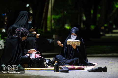 مراسم احیای شب بیست و یکم ماه رمضان در چهارباغ اصفهان