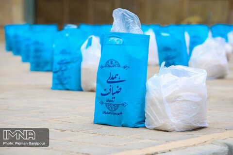 توزیع شش هزار بسته معیشتی در نجف آباد