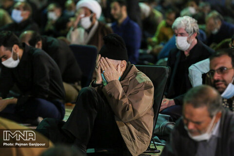 مراسم احیای شب بیست سوم ماه رمضان در مسجد امام