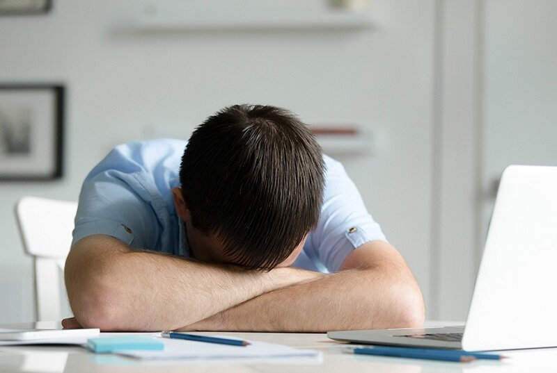 راه‌های مقابله با خستگی و خواب‌آلودگی چیست؟