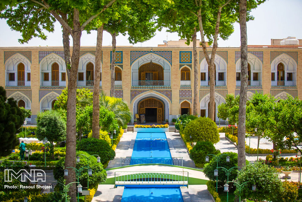 اصفهان شب کجا بخوابیم؟ از چادر زدن تا هتل های لوکس