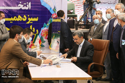محمود احمدی نژاد، رئیس دولت نهم و دهم