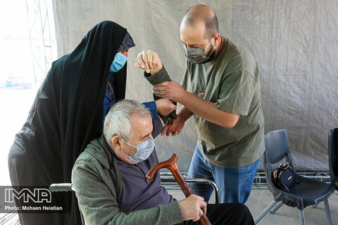 واکسیناسیون خودرویی در اصفهان