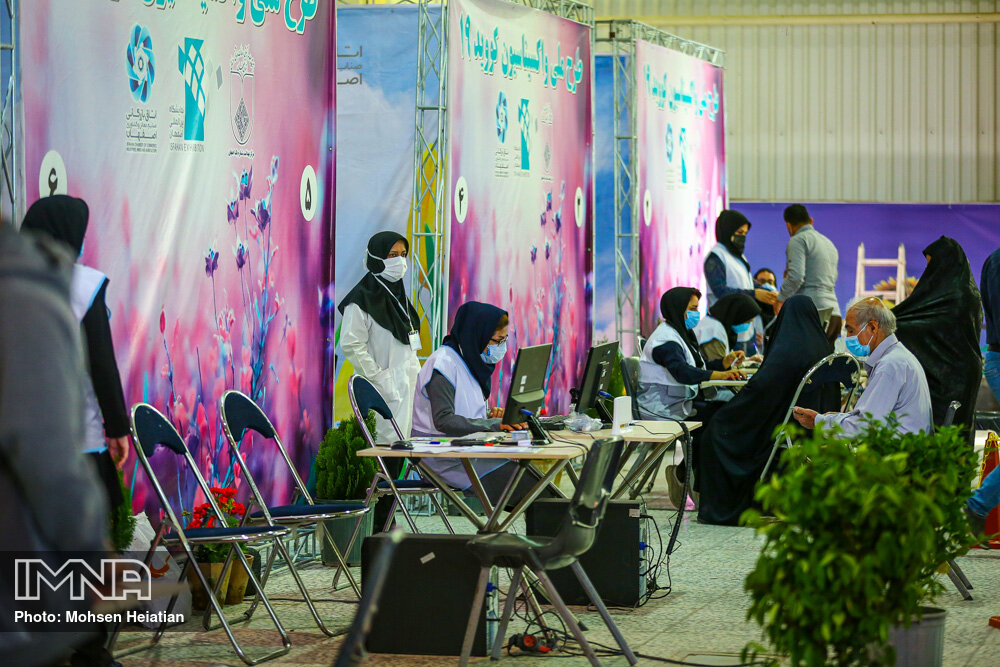 ۱۶۰ هزار نفر در استان اصفهان واکسن کرونا دریافت کردند/ واکسینه شدن روزانه ۲ تا ۳ هزار نفر