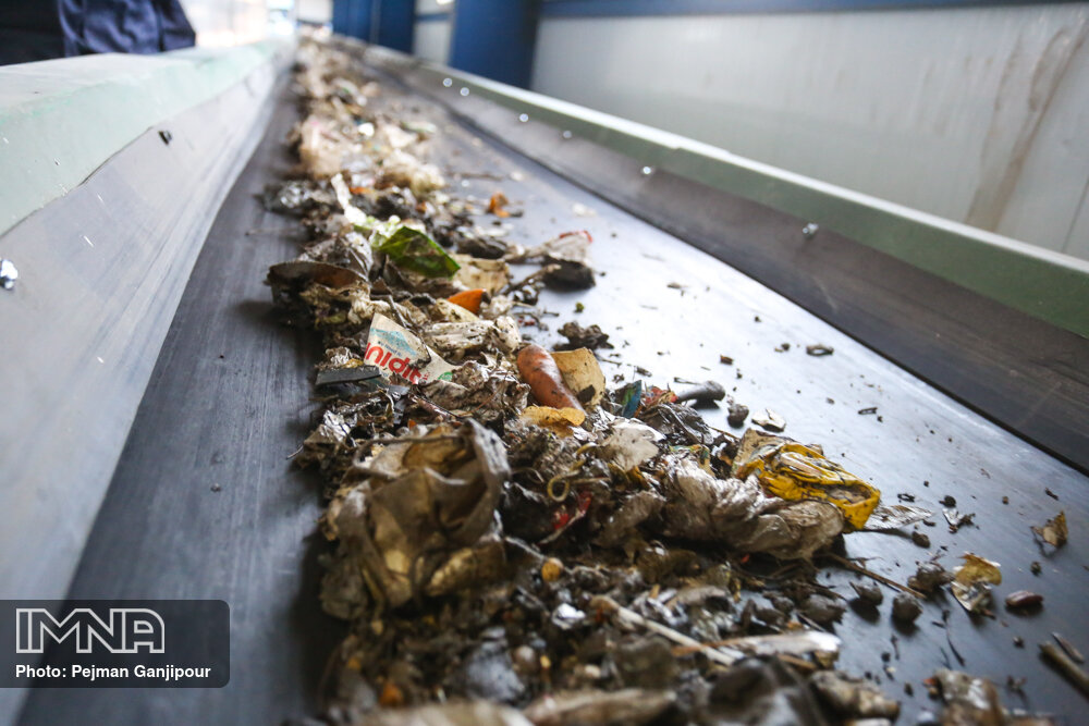روزانه حدود ۵۰۰ تن زباله خشک در شهر مشهد تولید می‌شود