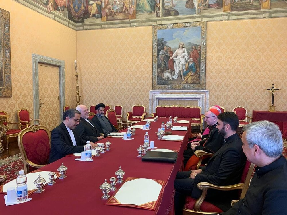ظریف با نخست‌ وزیر و وزیر امور خارجه واتیکان دیدار کرد