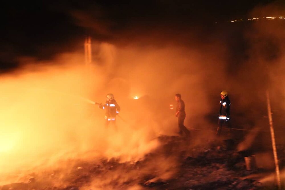 آتش سوزی برج تجاری در لاهیجان مصدومی نداشت