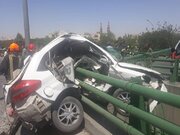 برخورد شدید خودرو با نرده‌های پل چمران حادثه‌ساز شد+ عکس