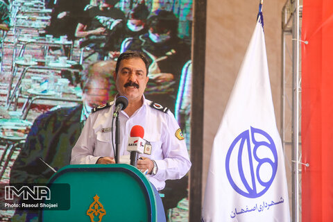 بهره برداری از تجهیزات سازمان آتش نشانی اصفهان