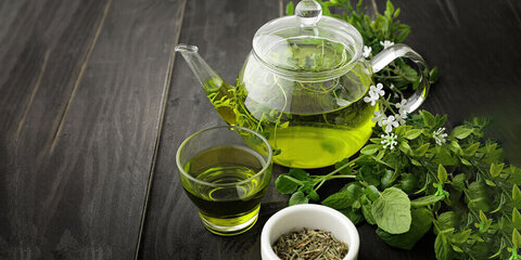 آیا نوشیدن چای سبز به تسکین علائم بیماری کووید-۱۹ کمک می‌کند؟