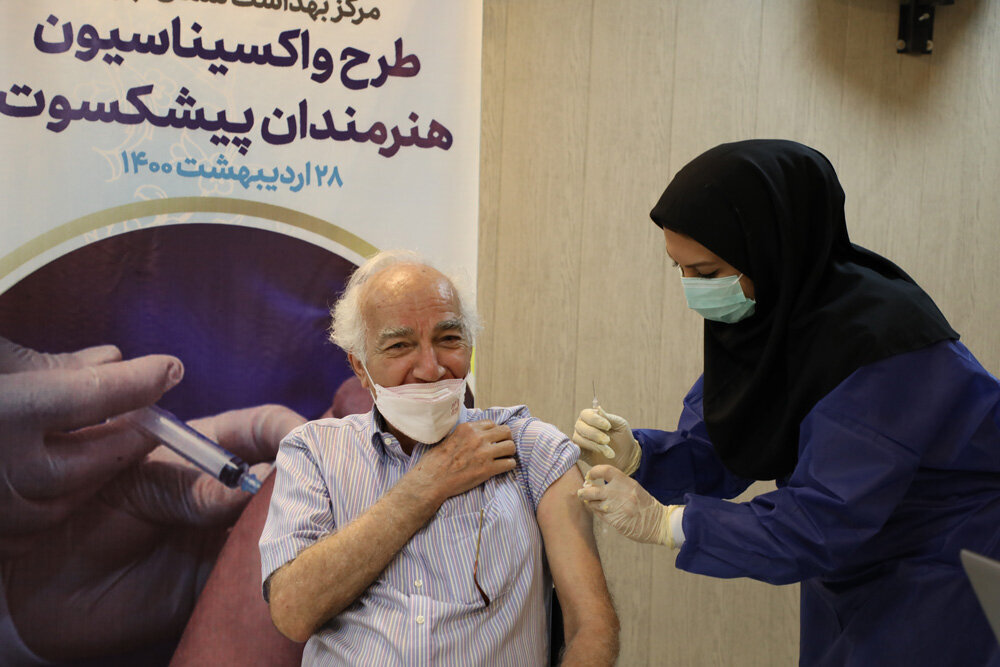 کدام هنرمندان واکسن ایرانی کرونا تزریق کرده‌اند؟