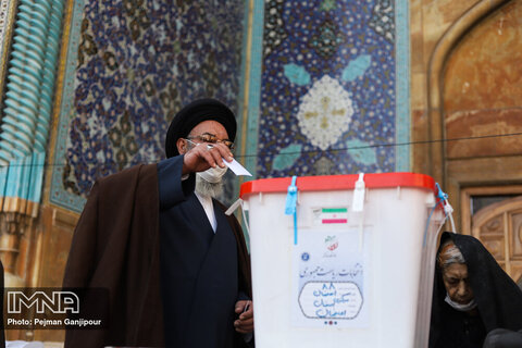 امام جمعه اصفهان: رأی ندادن در انتخابات رأی دادن به نظر دشمنان است