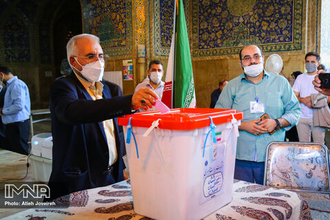 حضور شهردار اصفهان در انتخابات ۱۴۰۰