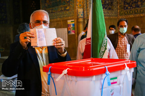 حضور شهردار اصفهان در انتخابات ۱۴۰۰