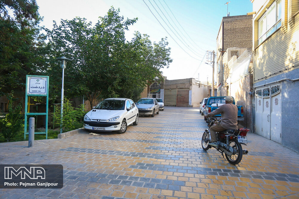 کاهش مشکلات محله دردشت با احداث گذر ضلع شرقی بازارچه