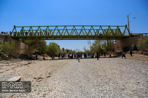 Zayandeh Rud backed to western Isfahan 