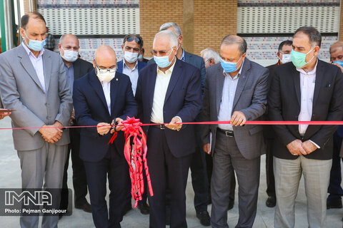 افتتاح نیروگاه خورشیدی ۲۶۰ کیلوواتی در اصفهان