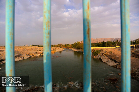 رهاسازی آب از سد نکوآباد به سمت شرق اصفهان