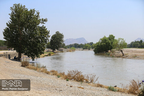 زاینده رود به اصفهان رسید