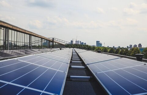 ساختمان‌های اداری هامبورگ به پنل‌های خورشیدی مجهز می‌شود